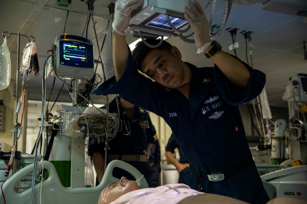 Makin Island conducts Medical Operations with CSG11