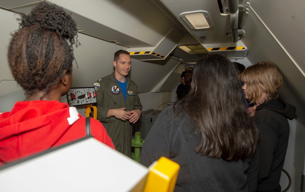 Patrol and Reconnaissance Squadron (VP) 30 Macon County High School JROTC tour