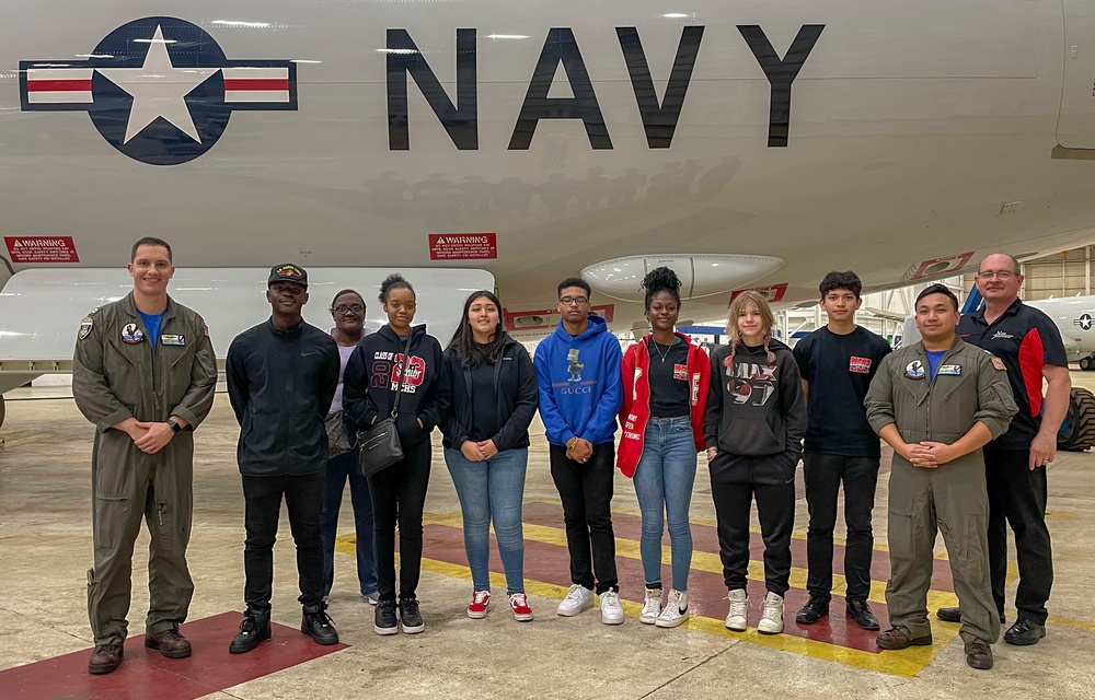 Patrol and Reconnaissance Squadron (VP) 30 Macon County High School JROTC tour