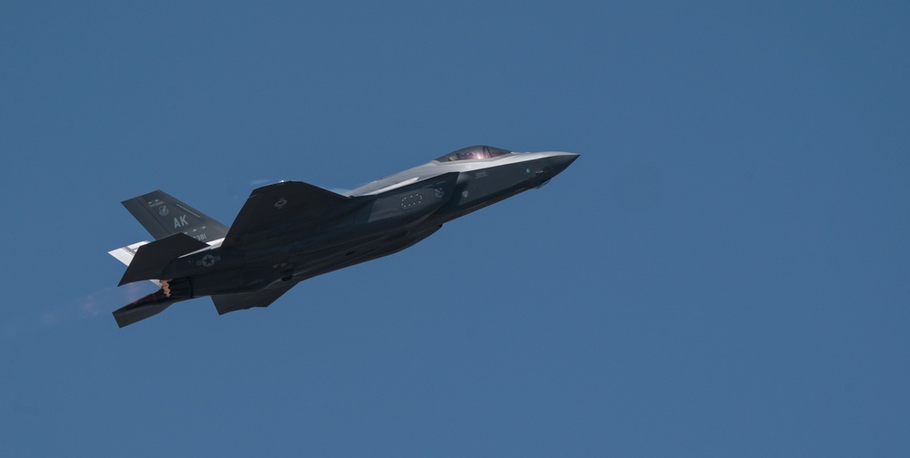 F-35 Demo team performs during Aero India 23