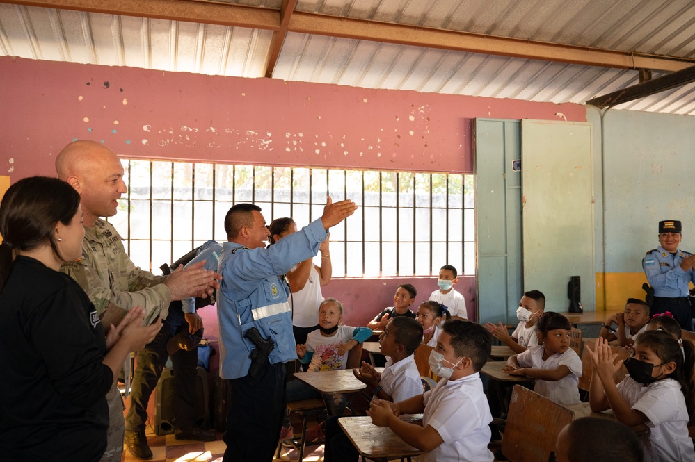 SFAB visits school in La Paz