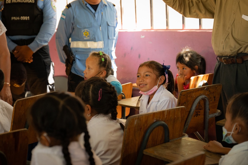 SFAB visits school in La Paz