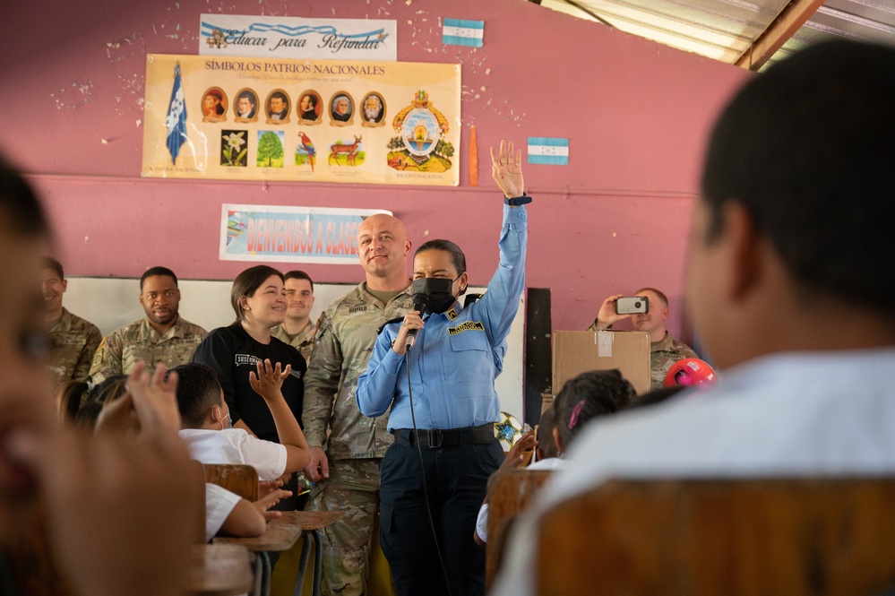 SFAB visits school in La Paz