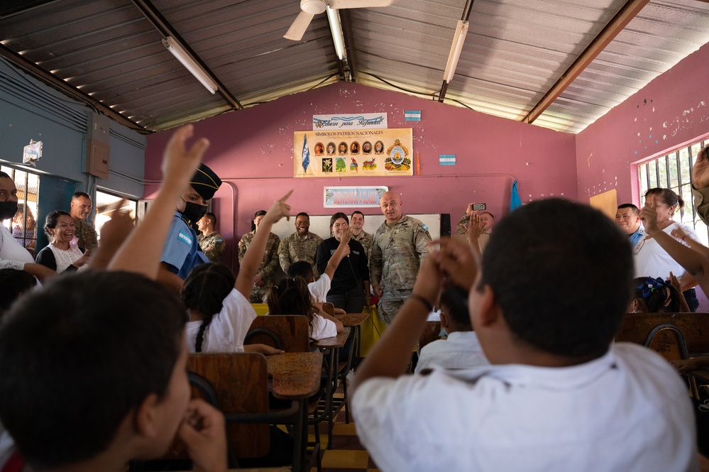 SFAB visits school in La Paz