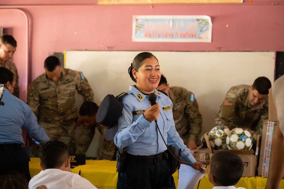 SFAB visits school in La Paz