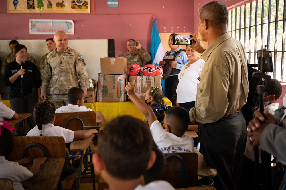 SFAB visits school in La Paz