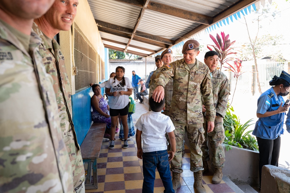 SFAB visits school in La Paz