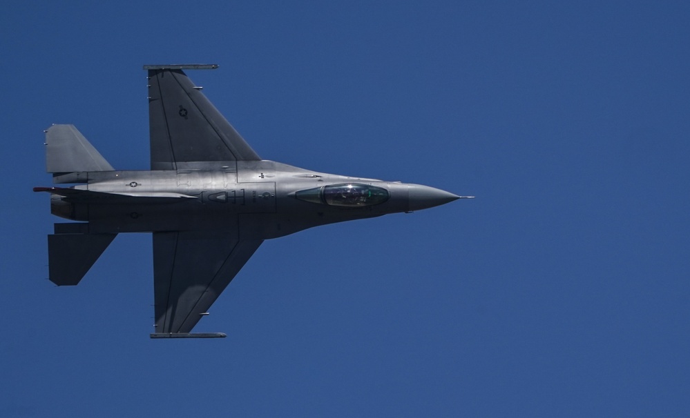 F-16 Demo team performs during Aero India 23