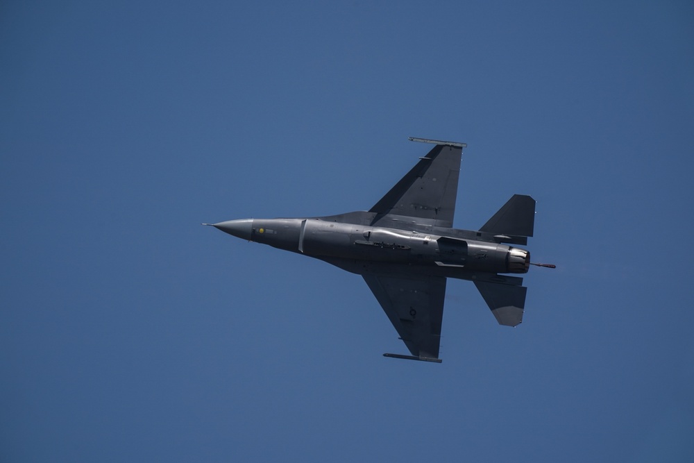 F-16 Demo team performs during Aero India 23