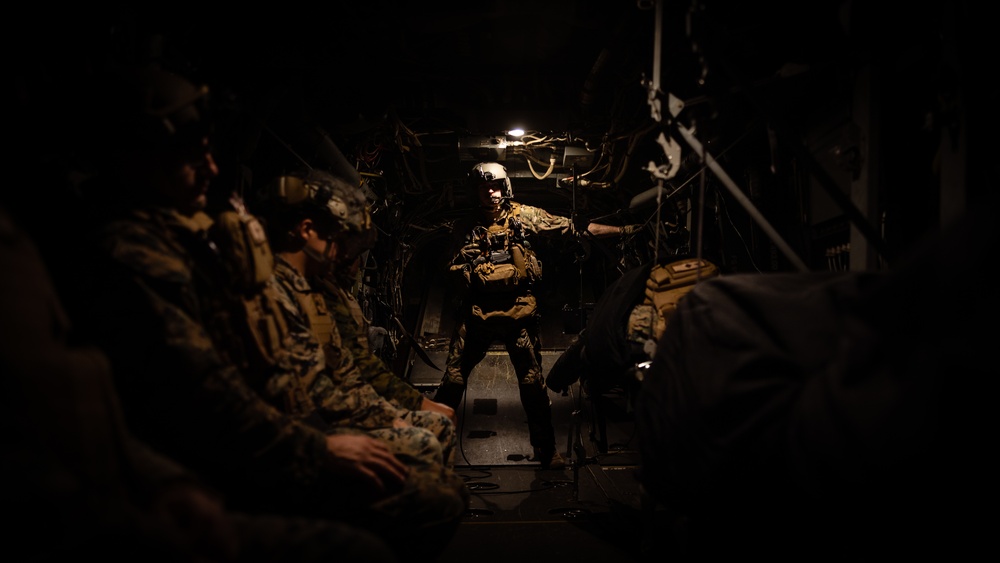 Fuji Viper 23.2: V34 Marines conduct Night Time Casualty Evacuations