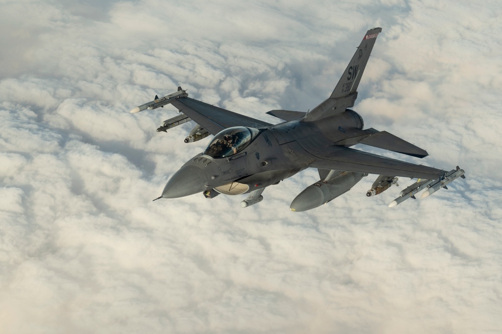 908th EARS extends F-16 combat patrol reach