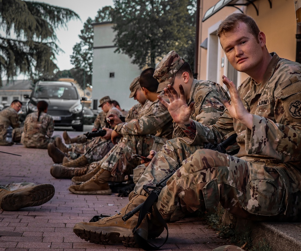 Soldiers from the 207th Military Intellience Brigade (Theater) conduct weapons maintnance