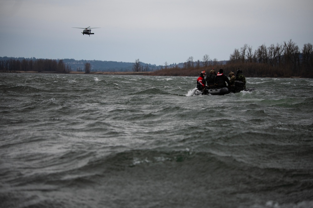 304th and 305th RQSs conduct training exercise on Columbia River