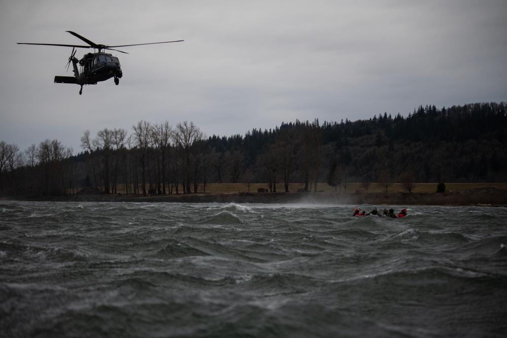 304th and 305th RQSs conduct training exercise on Columbia River