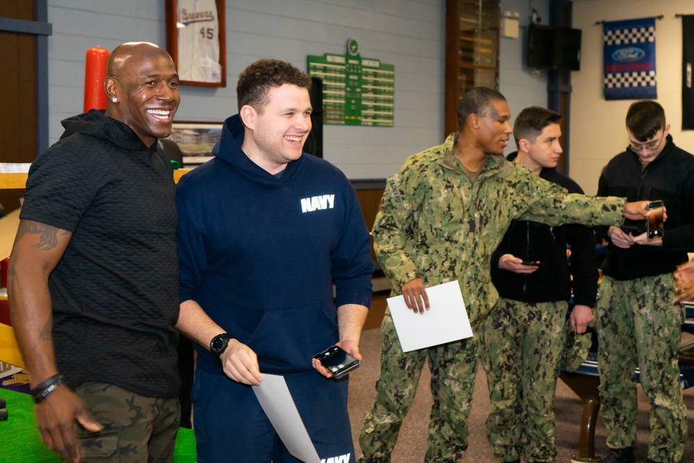 Former Packers Wide Receiver Celebrates Super Bowl with Great Lakes Sailors