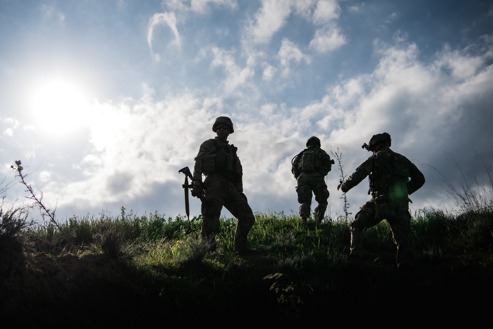 DVIDS - Images - Able Company Paratroopers Conduct Squad Live Fire ...