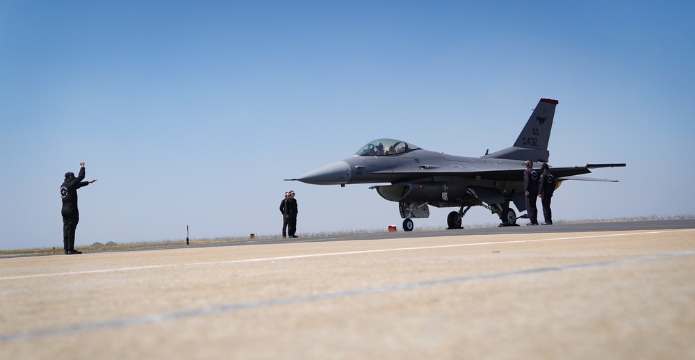 F-16 Demo team performs during Aero India 23