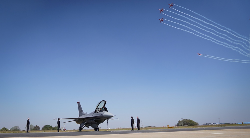 F-16 Demo team performs during Aero India 23