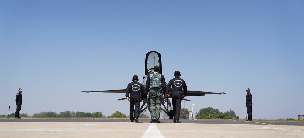 F-16 Demo team performs during Aero India 23