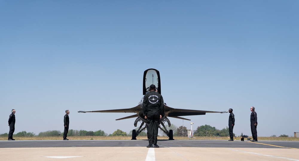 F-16 Demo team performs during Aero India 23