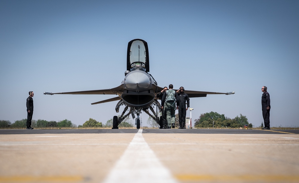 F-16 Demo team performs during Aero India 23