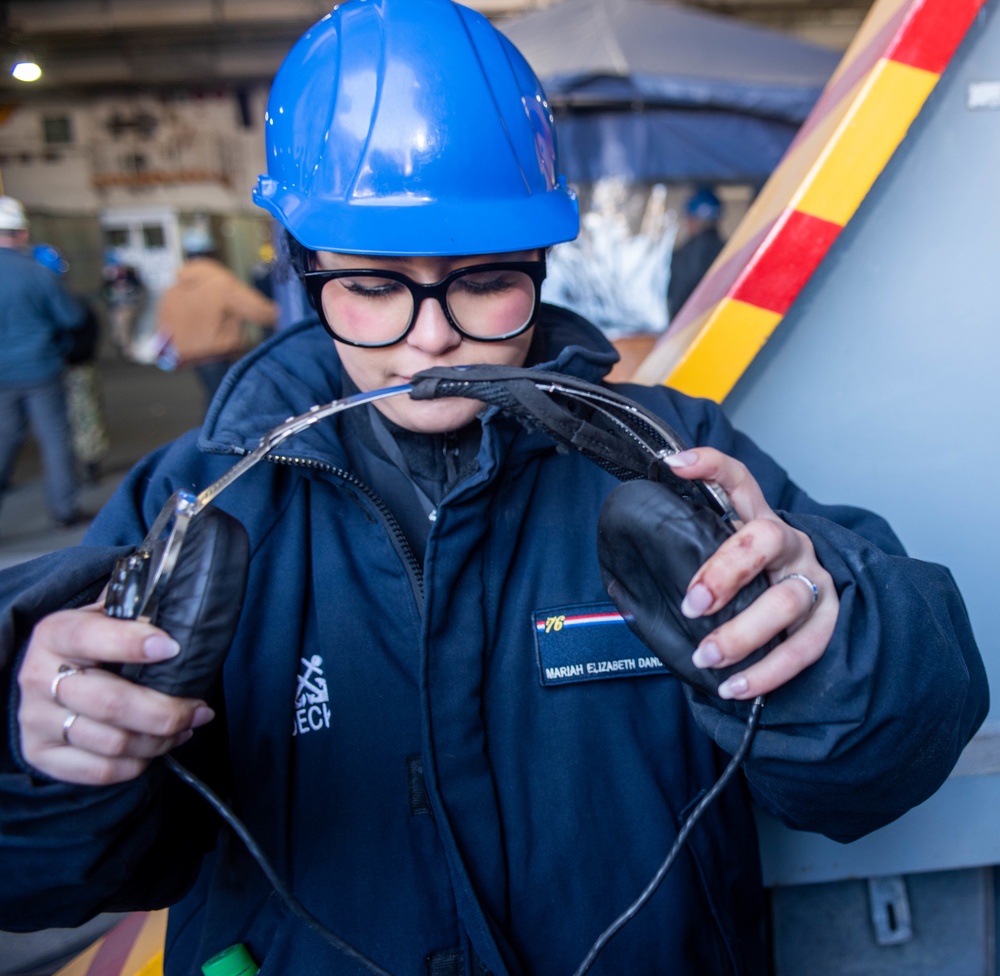 USS Ronald Reagan (CVN 76) Sailors conduct communications training