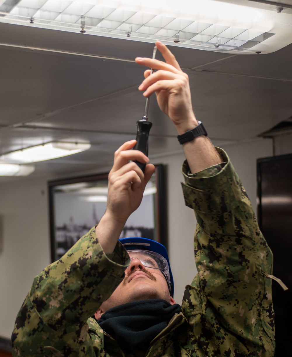 USS Ronald Reagan (CVN 76) Sailors conduct light fixture maintenance