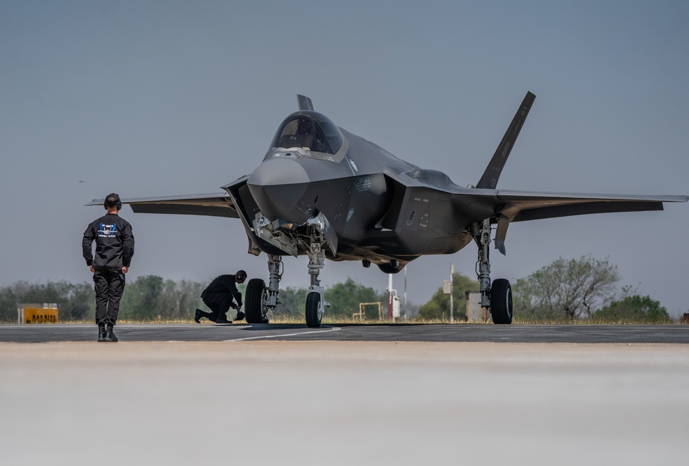 F-35 Demo team performs during Aero India 23