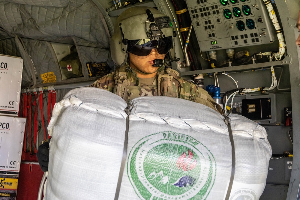 U.S. Army Soldier delivers humanitarian aid supplies to Türkiye