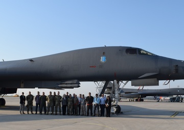 Ambassador Jones visits B-1 Airmen in India