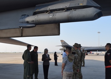 Ambassador Jones visits B-1 Airmen in India