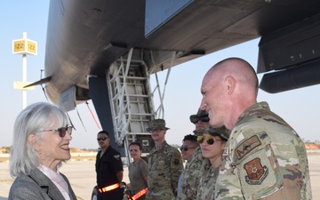 Ambassador Jones visits B-1 Airmen in India