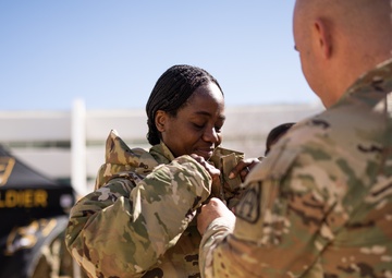 Soldier Dons Extended Cold Weather Clothing System at PEO Soldier SGM Road Show