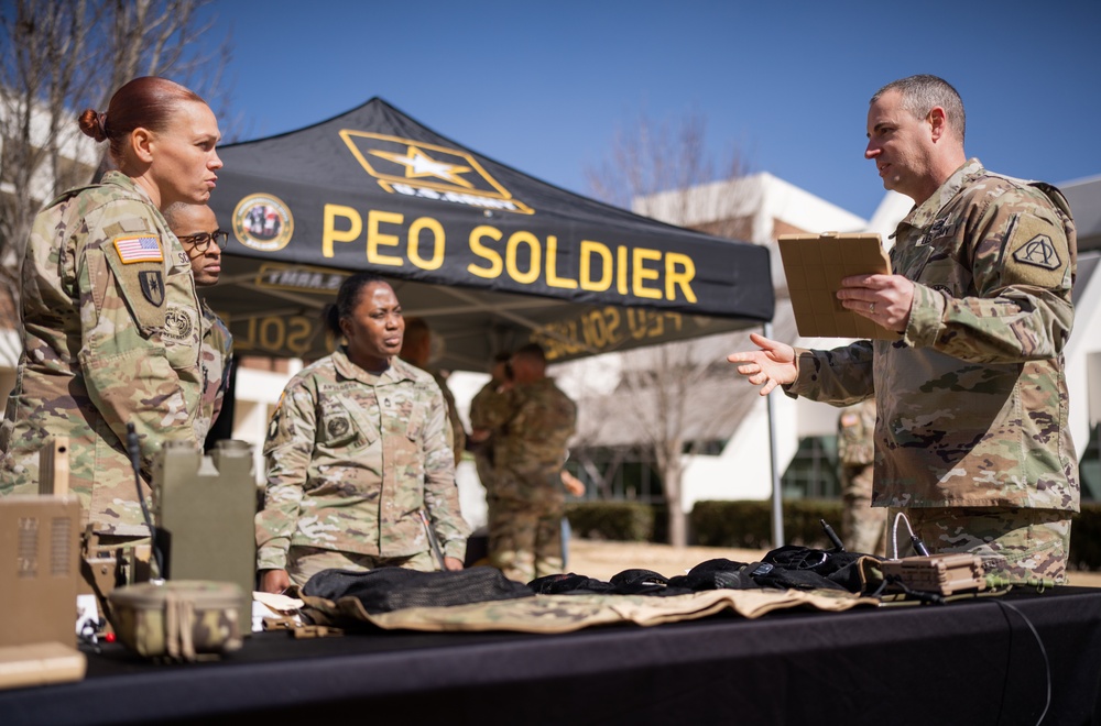 PEO Soldier Senior Enlisted Advisor Demos Conformal Wearable Battery