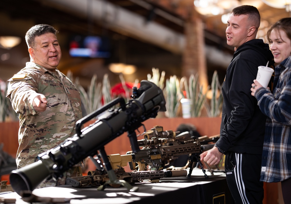 PEO Soldier Senior Enlisted Advisor Introduces Soldier to Lightweight M3E1 Multi-Role Anti-Armor, Anti-Personnel Weapon System