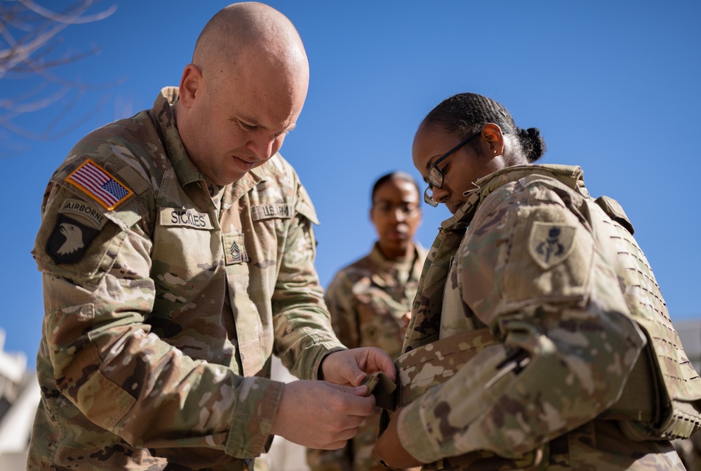 PEO Solider Senior Enlisted Advisor Helps Soldier Don the Modular Scalable Vest