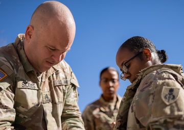 PEO Solider Senior Enlisted Advisor Helps Soldier Don the Modular Scalable Vest