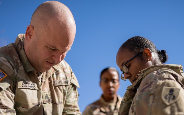 PEO Solider Senior Enlisted Advisor Helps Soldier Don the Modular Scalable Vest