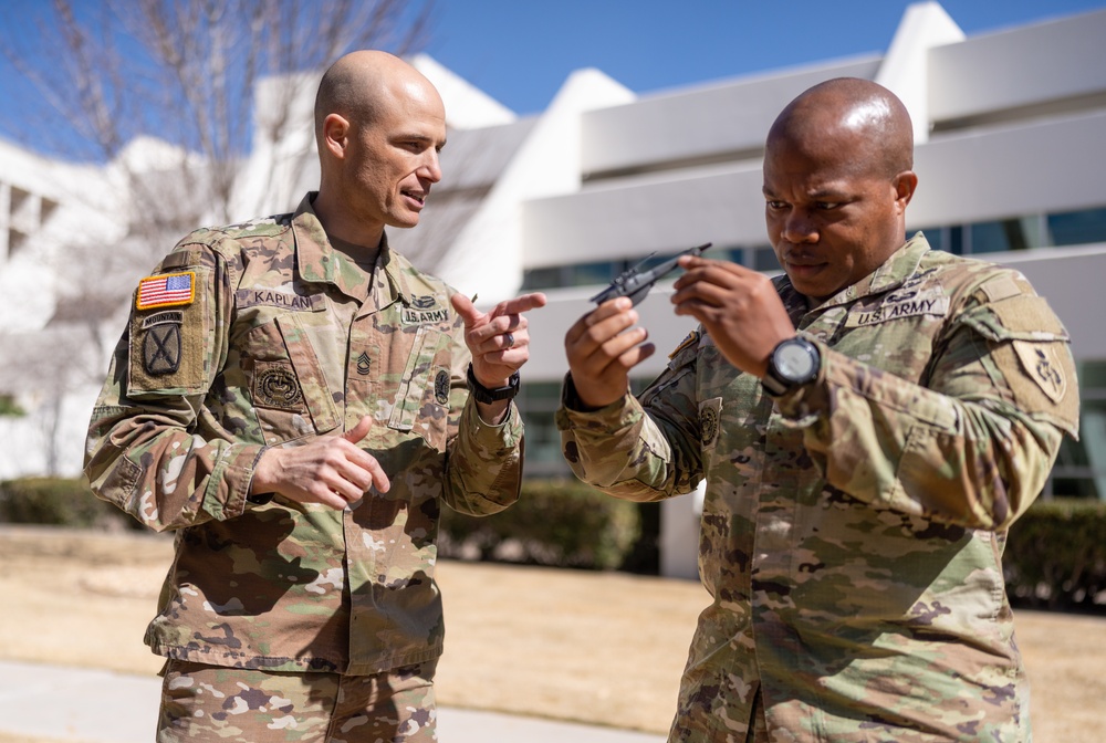 PEO Soldier Senior Enlisted Advisor Introduces Soldier to Soldier-Borne Sensor