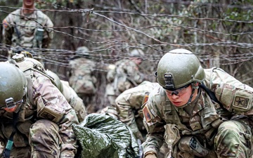 Munson Army Health Center offers Combat Lifesaver training for area units