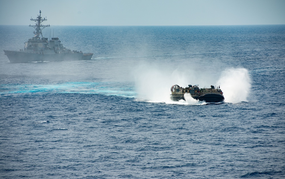 NIMCSG, MKI ARG and 13th MEU Conduct Combined Expeditionary Strike Force Operations