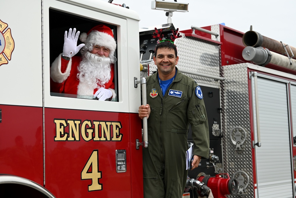 169th Fighter Wing welcomes Santa for the holidays