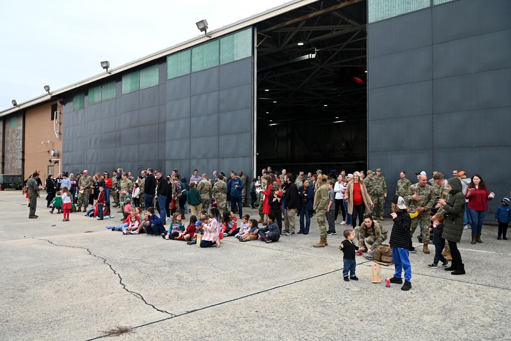 169th Fighter Wing welcomes Santa for the holidays