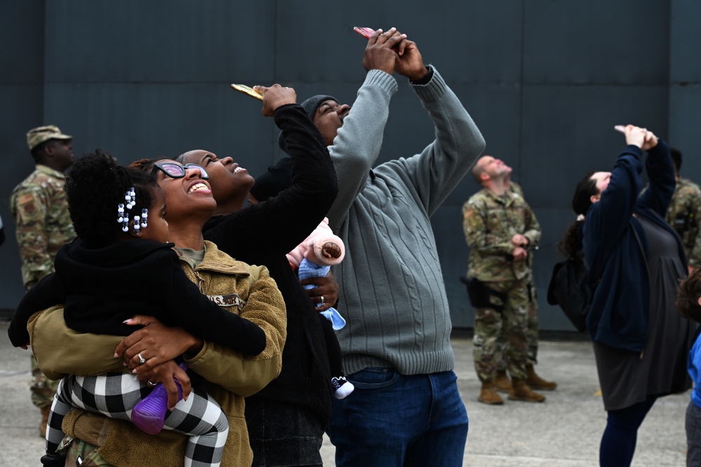 169th Fighter Wing welcomes Santa for the holidays