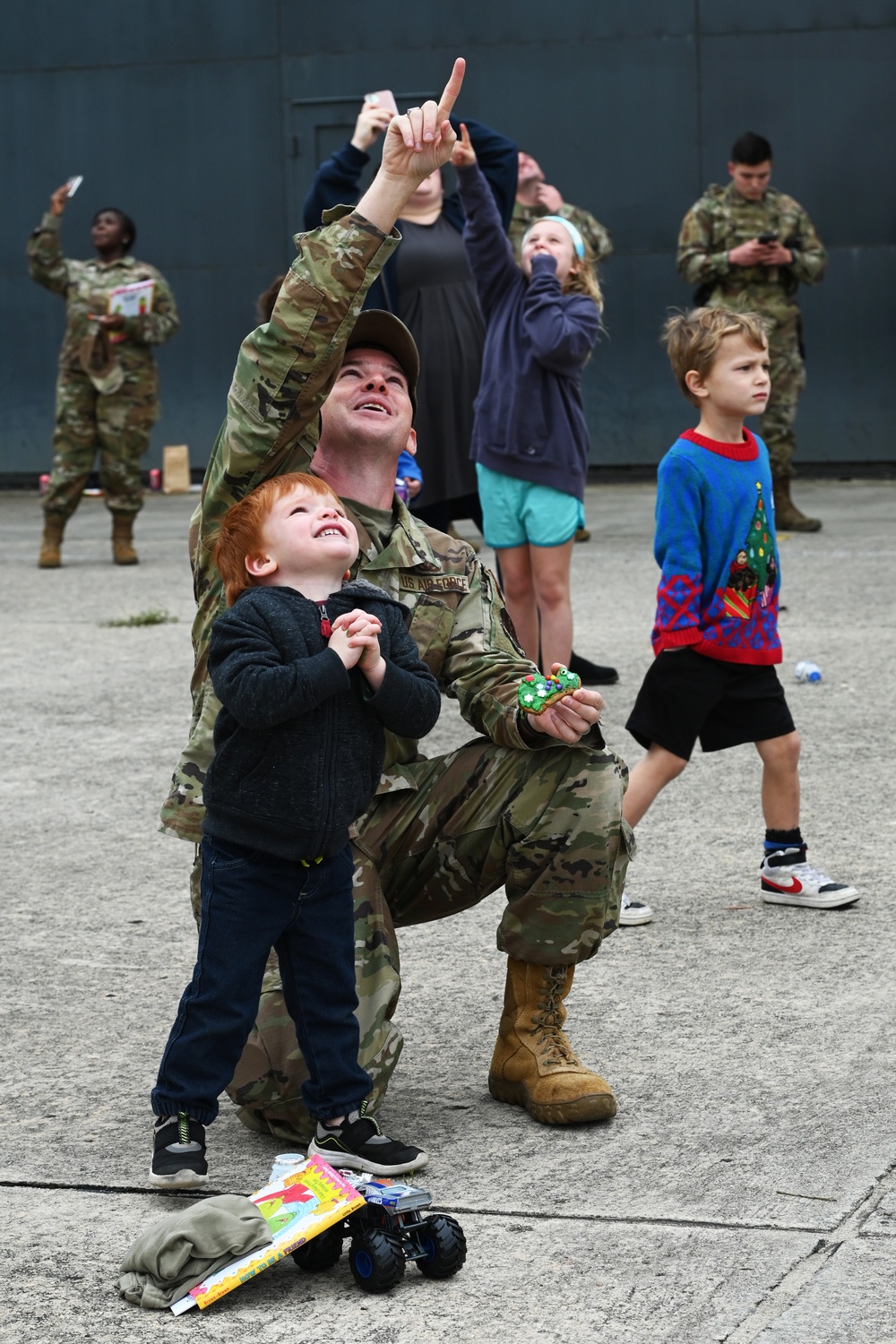 169th Fighter Wing welcomes Santa for the holidays