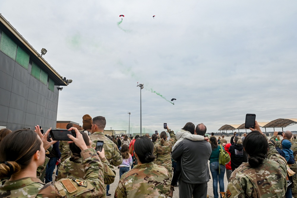 169th Fighter Wing welcomes Santa for the holidays