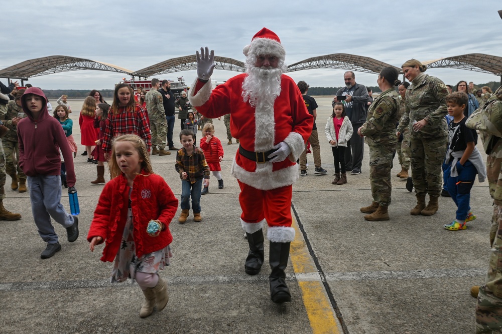 169th Fighter Wing welcomes Santa for the holidays