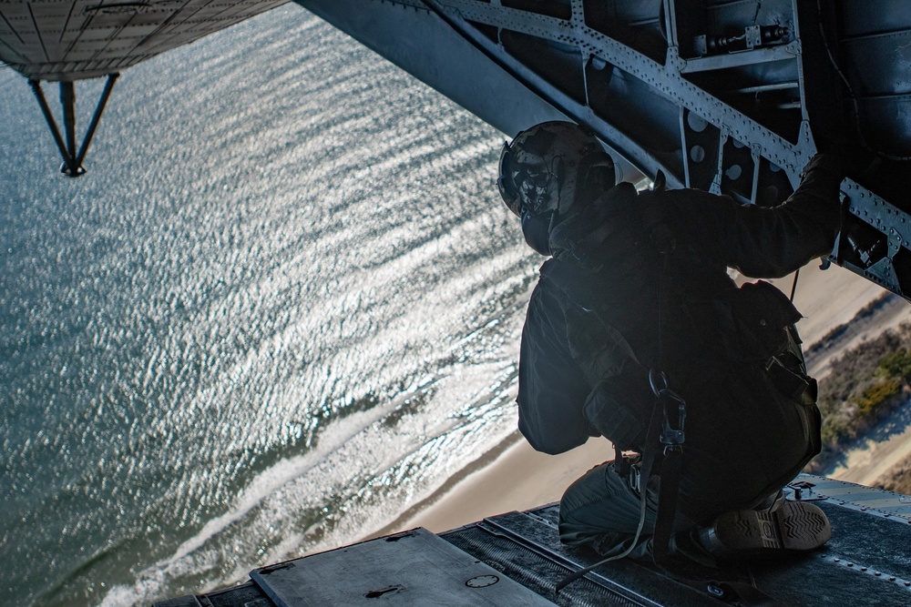 26th MEU ACE Supports Recon Helocast Training