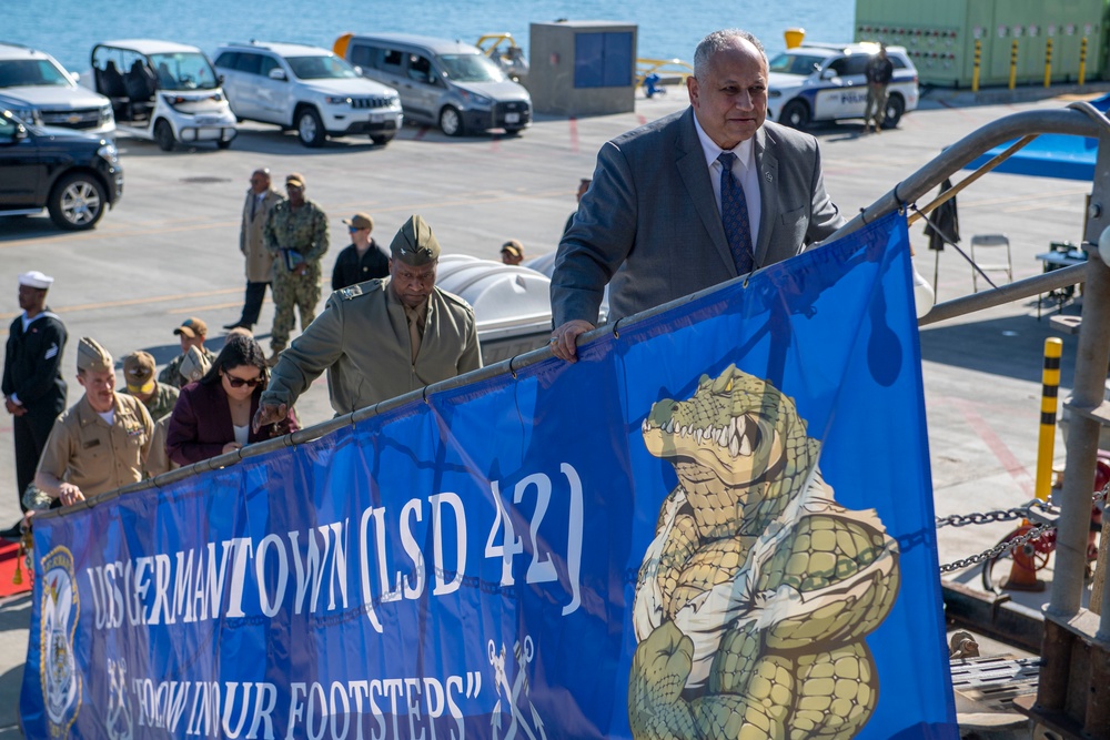 SECNAV Visits Naval Base San Diego