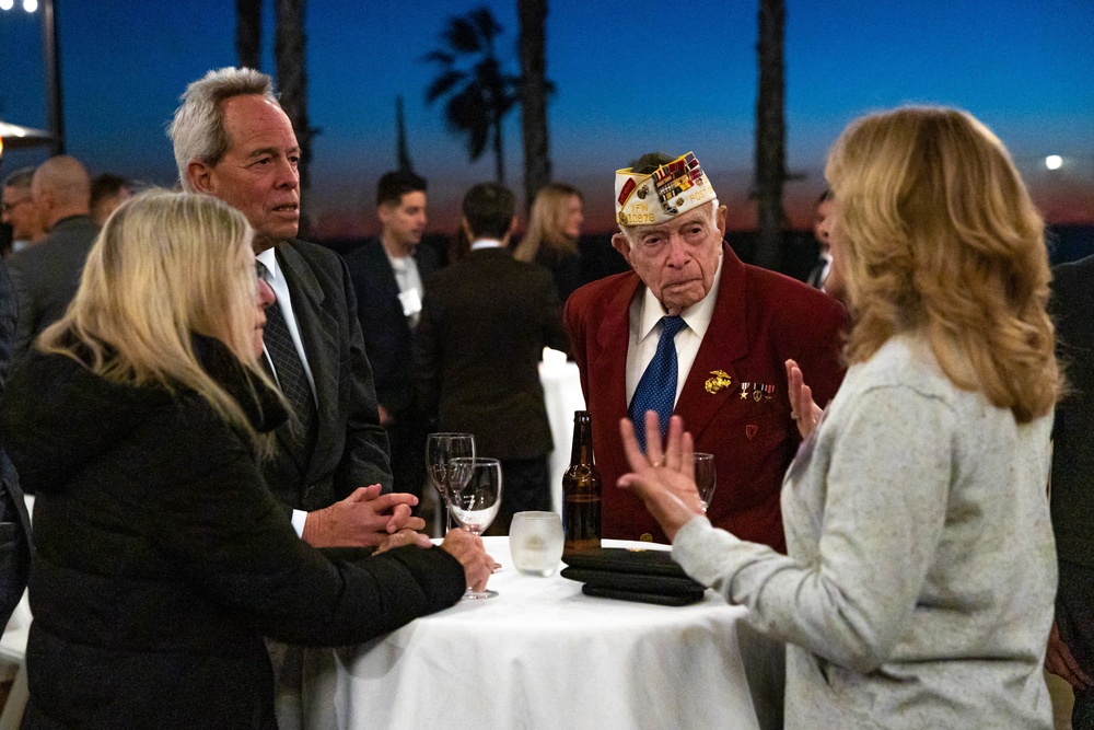 I MEF CG attends Marine Corps Association West Coast Dinner